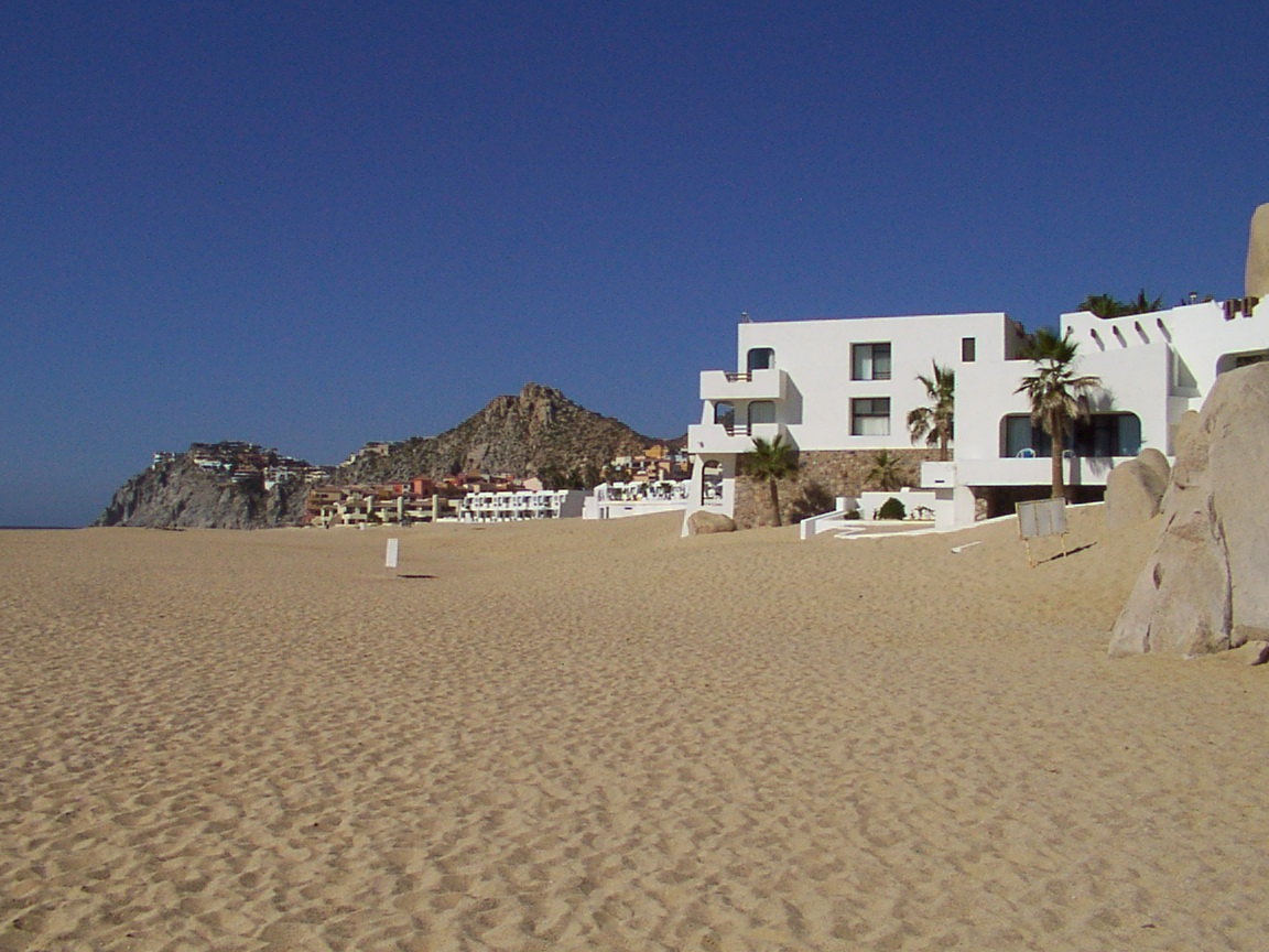 A quiet beach along the Los Cabos coast
