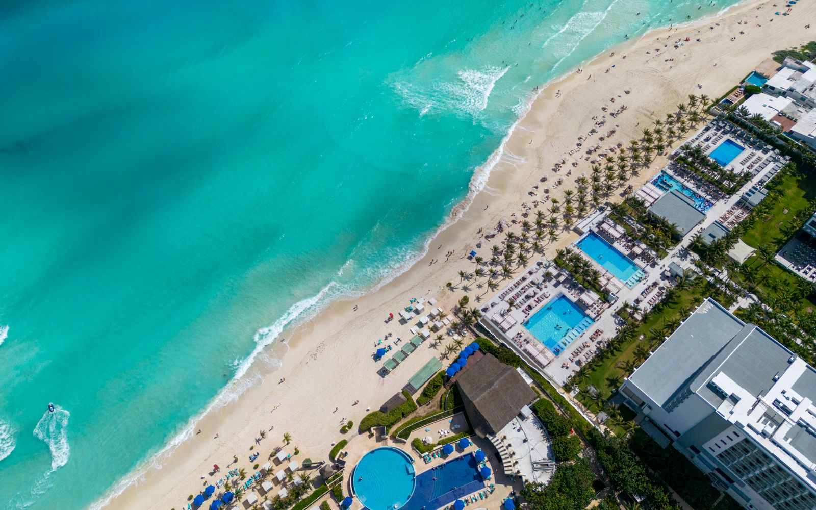 A turquoise beach in Los Cabos