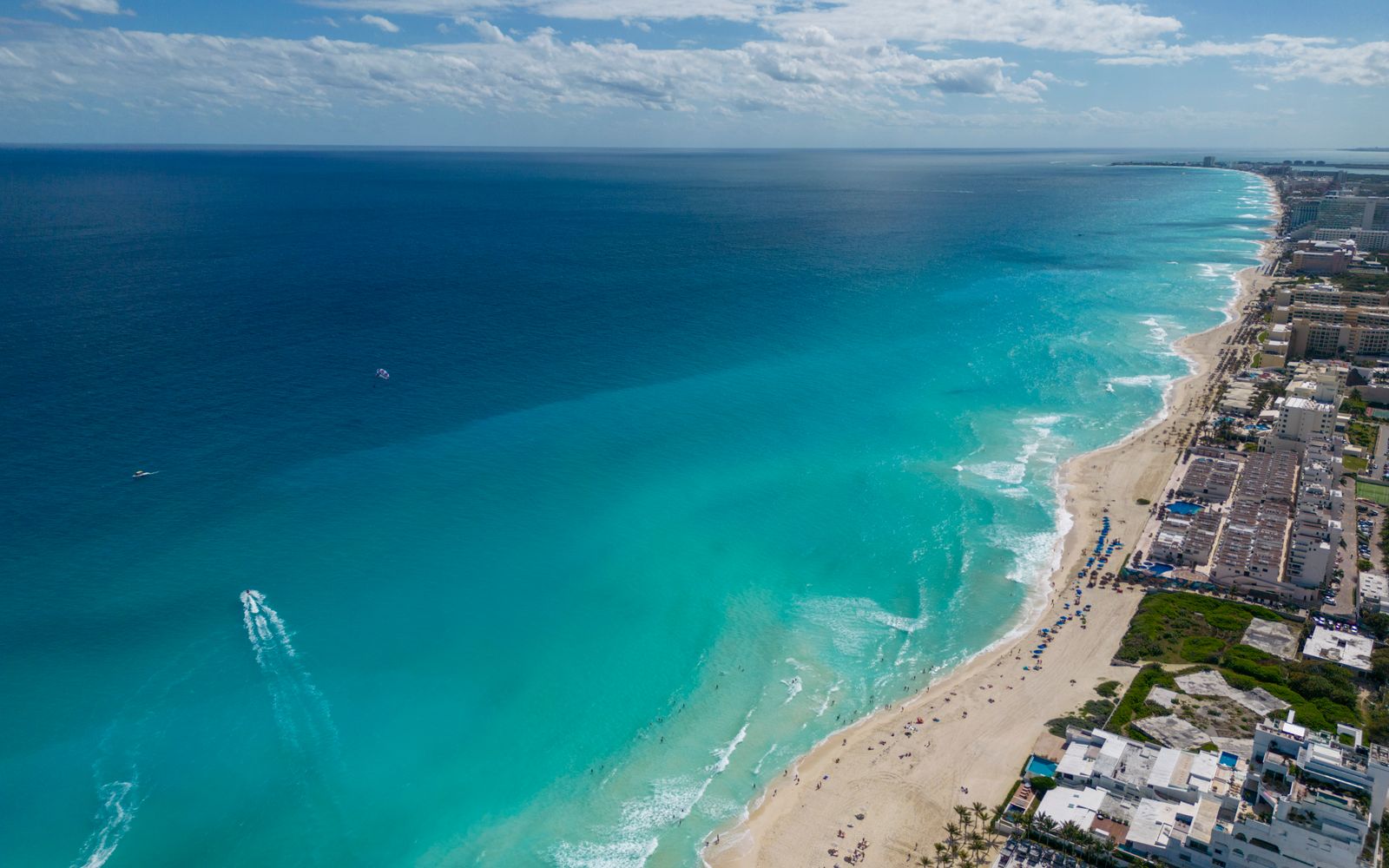 A turquoise Mexican beach