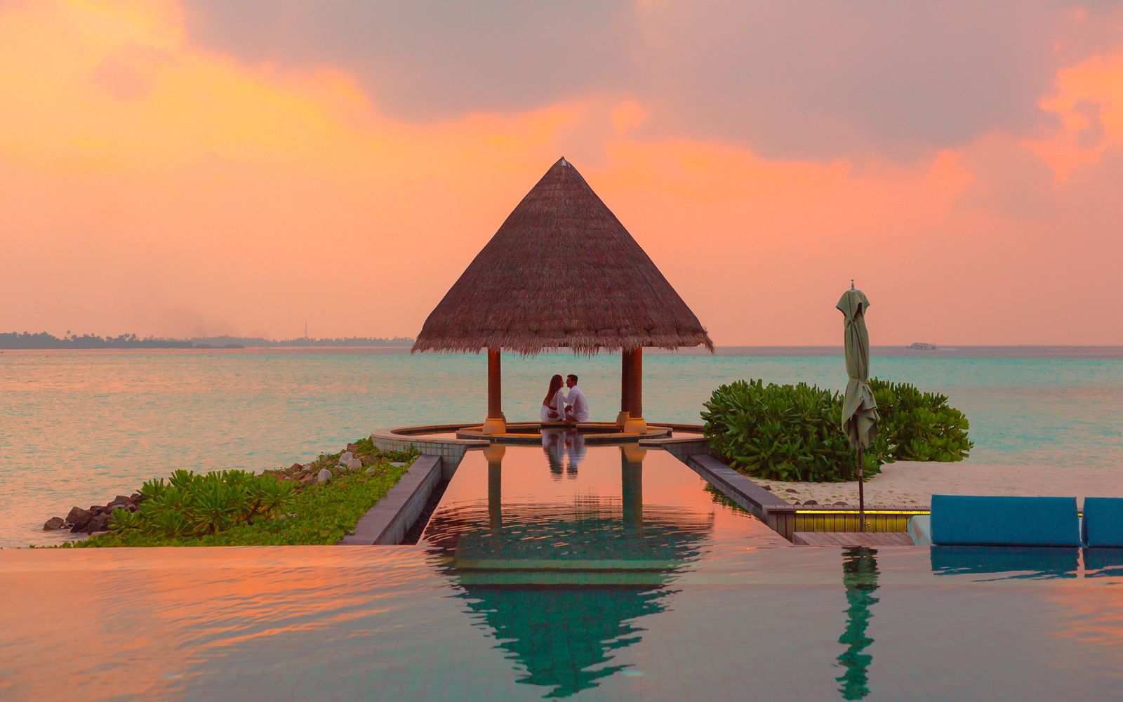 A honeymoon escape on a Cabo beach